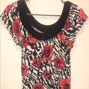 Adorable rose floral top